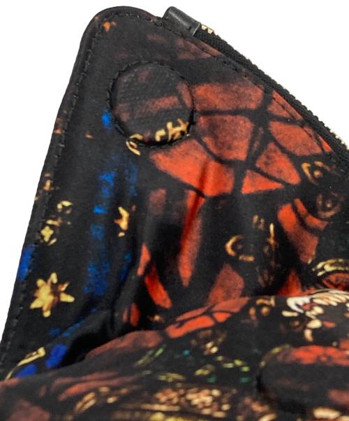 ALEXANDER McQUEEN（アレキサンダーマックイーン）ALEXANDER McQUEEN (アレキサンダーマックイーン) ステンドグラス柄クラッチバッグ ブラックの古着・服飾アイテム