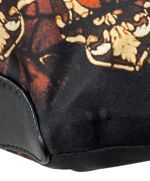 ALEXANDER McQUEEN（アレキサンダーマックイーン）ALEXANDER McQUEEN (アレキサンダーマックイーン) ステンドグラス柄クラッチバッグ ブラックの古着・服飾アイテム