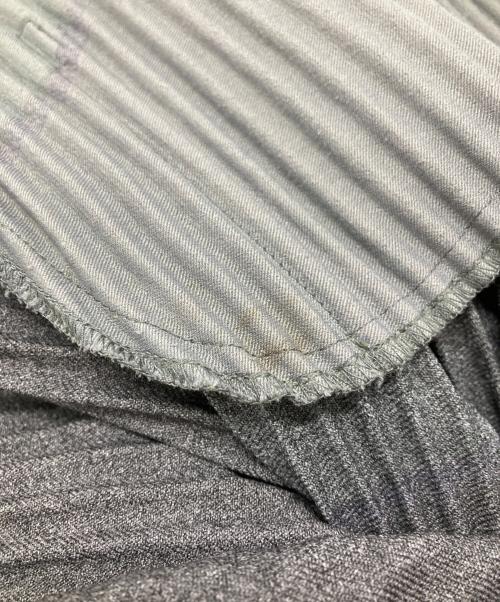 HOMME PLISSE ISSEY MIYAKE（オム プリッセ イッセイ ミヤケ）HOMME PLISSE ISSEY MIYAKE (オム プリッセ イッセイ ミヤケ) WOOL LIKE LIGHT PANTS/ウールライクライトパンツ グレー サイズ:1の古着・服飾アイテム
