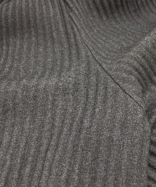 HOMME PLISSE ISSEY MIYAKE（オム プリッセ イッセイ ミヤケ）HOMME PLISSE ISSEY MIYAKE (オム プリッセ イッセイ ミヤケ) WOOL LIKE LIGHT PANTS/ウールライクライトパンツ グレー サイズ:1の古着・服飾アイテム