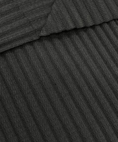 HOMME PLISSE ISSEY MIYAKE（オム プリッセ イッセイ ミヤケ）HOMME PLISSE ISSEY MIYAKE (オム プリッセ イッセイ ミヤケ) Vネックプリーツカーディガン/Pleated Cardigan ブラック サイズ:2の古着・服飾アイテム