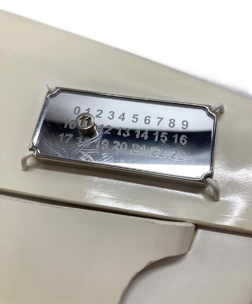 Maison Margiela（メゾンマルジェラ）Maison Margiela (メゾンマルジェラ) Small Snatched Bag/スモールスナッチドバッグ ホワイトの古着・服飾アイテム