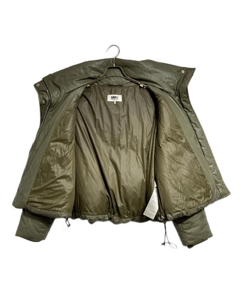 MM6 Maison Margiela（エムエムシックスメゾンマルジェラ）MM6 Maison Margiela (エムエムシックスメゾンマルジェラ) ナンバリングロゴパデッドジャケット カーキ サイズ:Mの古着・服飾アイテム