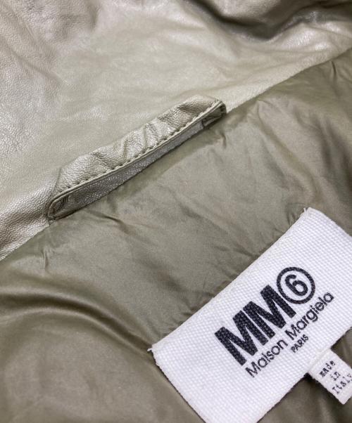 MM6 Maison Margiela（エムエムシックスメゾンマルジェラ）MM6 Maison Margiela (エムエムシックスメゾンマルジェラ) ナンバリングロゴパデッドジャケット カーキ サイズ:Mの古着・服飾アイテム