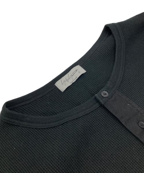Yohji Yamamoto pour homme（ヨウジヤマモト プールオム）Yohji Yamamoto pour homme (ヨウジヤマモト プールオム) ヘンリーネックサーマルカットソー/Thermal Henley ブラック サイズ:3の古着・服飾アイテム