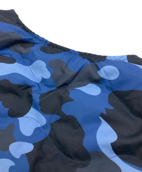 A BATHING APE（ア ベイシング エイプ）A BATHING APE (ア ベイシング エイプ) COLOR CAMO LIGHT DOWN JACKET ブルー サイズ:XLの古着・服飾アイテム