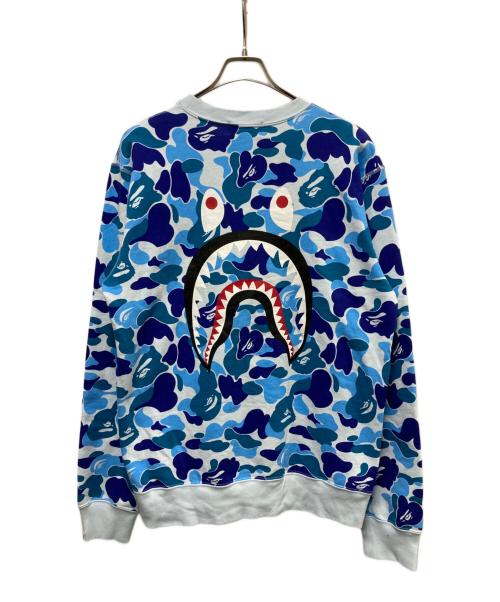 A BATHING APE（ア ベイシング エイプ）A BATHING APE (ア ベイシング エイプ) ABC CAMO SHARK CREWNECK SWEATSHIRT ブルー サイズ:XLの古着・服飾アイテム