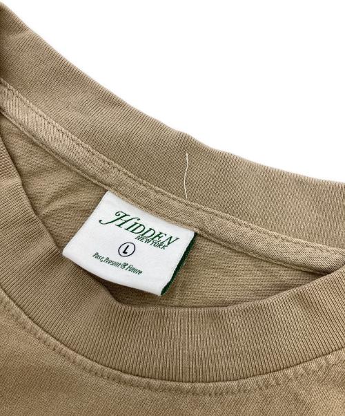 HIDDEN NEW YORK（ヒドゥンニューヨーク）HIDDEN NEW YORK (ヒドゥンニューヨーク) プリントTシャツ ベージュ サイズ:Lの古着・服飾アイテム