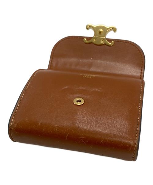 CELINE（セリーヌ）CELINE (セリーヌ) トリオンフスモールフラップウォレット/Small Flap Wallet TRIOMPHE IN Shiny calfskin ブラウンの古着・服飾アイテム