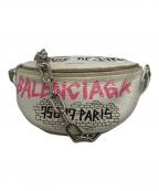 BALENCIAGAバレンシアガ）の古着「グラフィティスーベニアベルトバッグ/Graffiti Souvenir Belt Bag」｜ホワイト