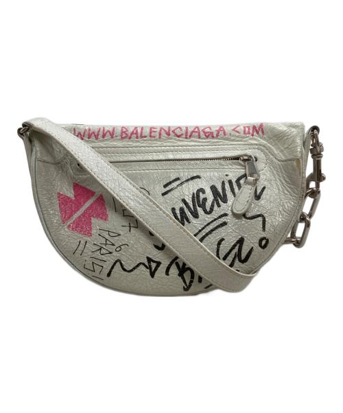 BALENCIAGA（バレンシアガ）BALENCIAGA (バレンシアガ) グラフィティスーベニアベルトバッグ/Graffiti Souvenir Belt Bag ホワイトの古着・服飾アイテム