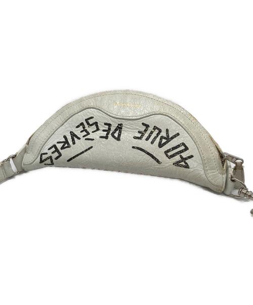 BALENCIAGA（バレンシアガ）BALENCIAGA (バレンシアガ) グラフィティスーベニアベルトバッグ/Graffiti Souvenir Belt Bag ホワイトの古着・服飾アイテム