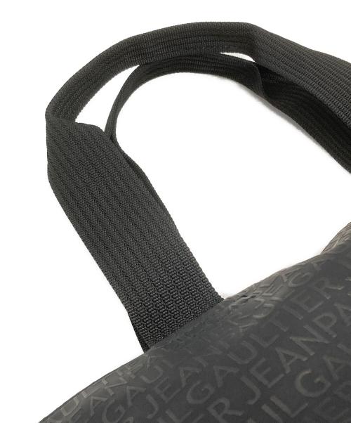 Jean Paul GAULTIER（ジャンポールゴルチェ）Jean Paul GAULTIER (ジャンポールゴルチェ) タイポグラフィエンボストートバッグ/ypography Embossed Tote Bag ブラックの古着・服飾アイテム