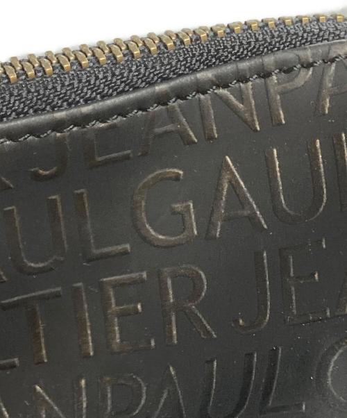 Jean Paul GAULTIER（ジャンポールゴルチェ）Jean Paul GAULTIER (ジャンポールゴルチェ) タイポグラフィエンボストートバッグ/ypography Embossed Tote Bag ブラックの古着・服飾アイテム