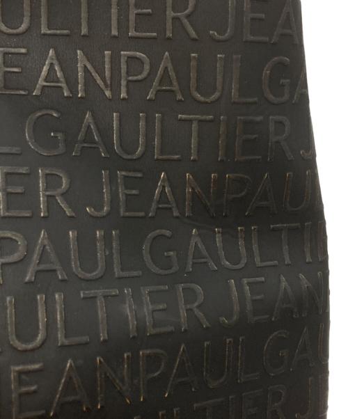 Jean Paul GAULTIER（ジャンポールゴルチェ）Jean Paul GAULTIER (ジャンポールゴルチェ) タイポグラフィエンボストートバッグ/ypography Embossed Tote Bag ブラックの古着・服飾アイテム