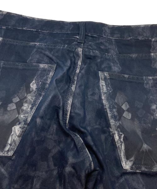 ISSEY MIYAKE MEN（イッセイミヤケメン）ISSEY MIYAKE MEN (イッセイミヤケメン) トロンプルイユ転写デニムパンツ/Trompe L'oeil Printed Denim Pants インディゴ サイズ:4の古着・服飾アイテム