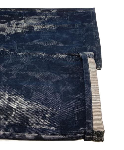 ISSEY MIYAKE MEN（イッセイミヤケメン）ISSEY MIYAKE MEN (イッセイミヤケメン) トロンプルイユ転写デニムパンツ/Trompe L'oeil Printed Denim Pants インディゴ サイズ:4の古着・服飾アイテム