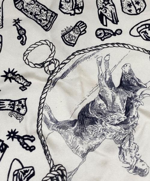 HERMES（エルメス）HERMES (エルメス) カレ55 シルクスカーフ/Carré 55 Silk Scarf ベージュ×レッドの古着・服飾アイテム