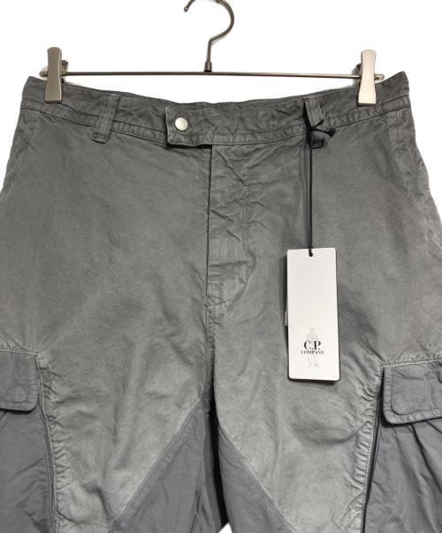 C.P COMPANY（シーピーカンパニー）C.P COMPANY (シーピーカンパニー) KIKO KOSTADINOV (キコ・コスタディノフ) 2トーンカーゴパンツ/Two-tone cargo pants グレー サイズ:Mの古着・服飾アイテム