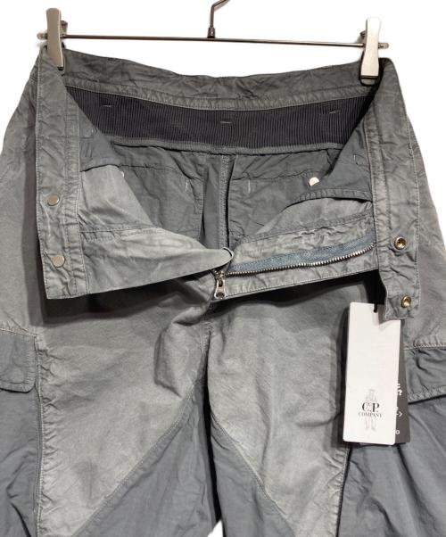 C.P COMPANY（シーピーカンパニー）C.P COMPANY (シーピーカンパニー) KIKO KOSTADINOV (キコ・コスタディノフ) 2トーンカーゴパンツ/Two-tone cargo pants グレー サイズ:Mの古着・服飾アイテム