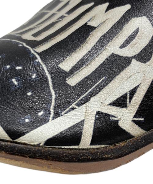 Maison Margiela（メゾンマルジェラ）Maison Margiela (メゾンマルジェラ) アンクルストラップグラフィティ足袋パンプス/Graffiti-print Tabi ankle strap pumps  ホワイト×ブラック サイズ:37の古着・服飾アイテム