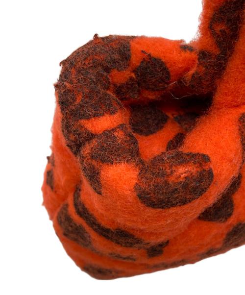 ERL（イーアールエル）ERL (イーアールエル) mini puffer bag/ニパファーバッグ オレンジの古着・服飾アイテム