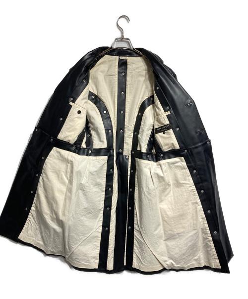 COMME des GARCONS HOMME PLUS（コムデギャルソンオムプリュス）COMME des GARCONS HOMME PLUS (コムデギャルソンオムプリュス) フェイクレザーロングジャケット ブラック サイズ:Sの古着・服飾アイテム