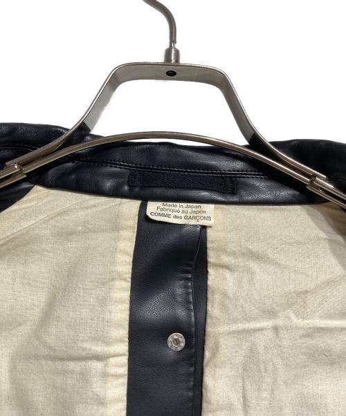 COMME des GARCONS HOMME PLUS（コムデギャルソンオムプリュス）COMME des GARCONS HOMME PLUS (コムデギャルソンオムプリュス) フェイクレザーロングジャケット ブラック サイズ:Sの古着・服飾アイテム