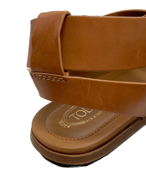 TOD'S（トッズ）TOD'S (トッズ) バックルフラットトングサンダル/ Buckle flat thong sandals ブラウン サイズ:39の古着・服飾アイテム