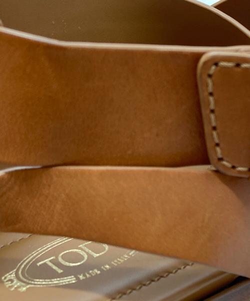 TOD'S（トッズ）TOD'S (トッズ) バックルフラットトングサンダル/ Buckle flat thong sandals ブラウン サイズ:39の古着・服飾アイテム