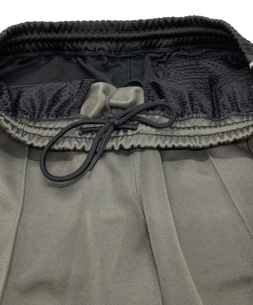 Needles（ニードルズ）Needles (ニードルズ) STUDIOUS (ステュディオス) 別注Track pant-poly smooth 2 tone グレー サイズ:Mの古着・服飾アイテム