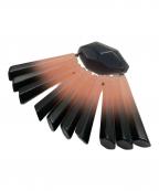 EMPORIO ARMANIエンポリオ アルマーニ）の古着「ブローチ」｜ブラック×ピンク