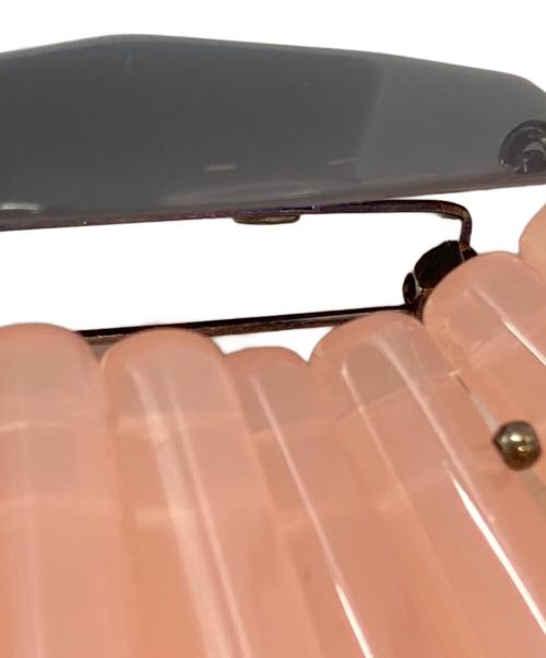 EMPORIO ARMANI（エンポリオ アルマーニ）EMPORIO ARMANI (エンポリオ アルマーニ) ブローチ ブラック×ピンクの古着・服飾アイテム