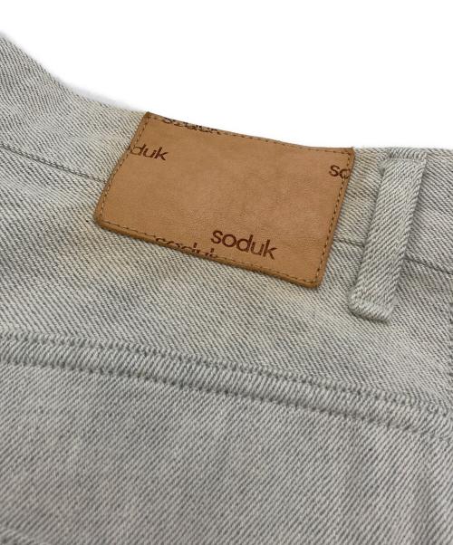 soduk（スドーク）soduk (スドーク) レザーパッチ ワイド テーパード パンツ/Leather patch wide tapered pants グレー サイズ:Mの古着・服飾アイテム