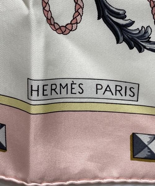 HERMES（エルメス）HERMES (エルメス) カレ90 ホワイト×ピンクの古着・服飾アイテム
