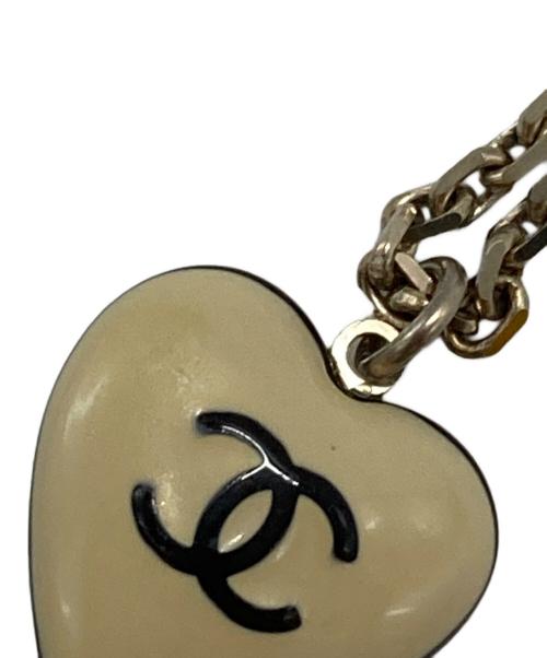 CHANEL（シャネル）CHANEL (シャネル) ココマークカメリアハートモチーフネックレス/Chanel CC Camellia Heart Motif Necklace ブラック×アイボリーの古着・服飾アイテム