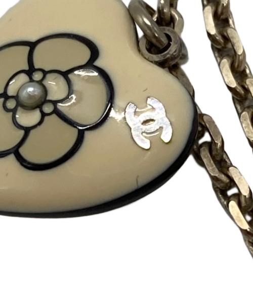 CHANEL（シャネル）CHANEL (シャネル) ココマークカメリアハートモチーフネックレス/Chanel CC Camellia Heart Motif Necklace ブラック×アイボリーの古着・服飾アイテム