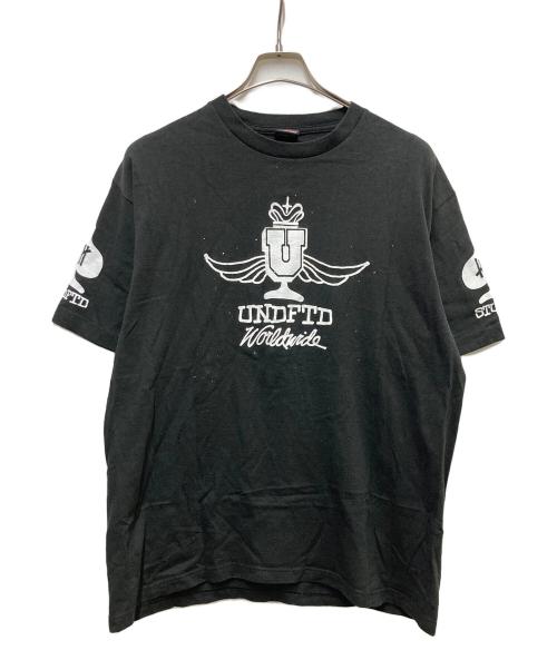 stussy（ステューシー）stussy (ステューシー) UNDEFEATED (アンディフィーテッド) WORDWIDE TEE ブラック サイズ:	SIZE Lの古着・服飾アイテム