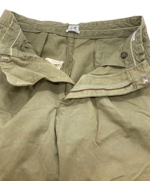 C.P COMPANY（シーピーカンパニー）C.P COMPANY (シーピーカンパニー) チノクロス2タックパンツ/Double pleated chino pants カーキ サイズ:48の古着・服飾アイテム