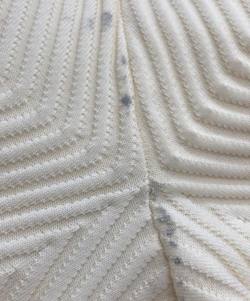 A-POC ABLE ISSEY MIYAKE（エイポック エイブル イッセイ ミヤケ）A-POC ABLE ISSEY MIYAKE (エイポック エイブル イッセイ ミヤケ) TYPE-K STEAM STRETCH KNIT/スチーム ストレッチ ベージュ サイズ:2の古着・服飾アイテム