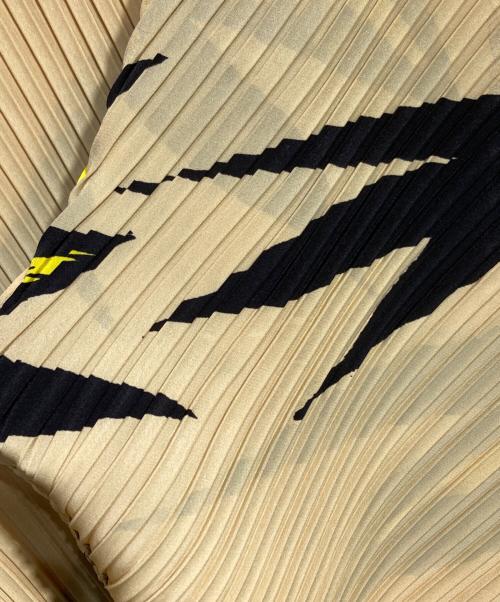 ISSEY MIYAKE（イッセイミヤケ）ISSEY MIYAKE (イッセイミヤケ) プリントカーブプリーツパンツ/Printed Curved Pleated Pants ベージュ サイズ:2の古着・服飾アイテム