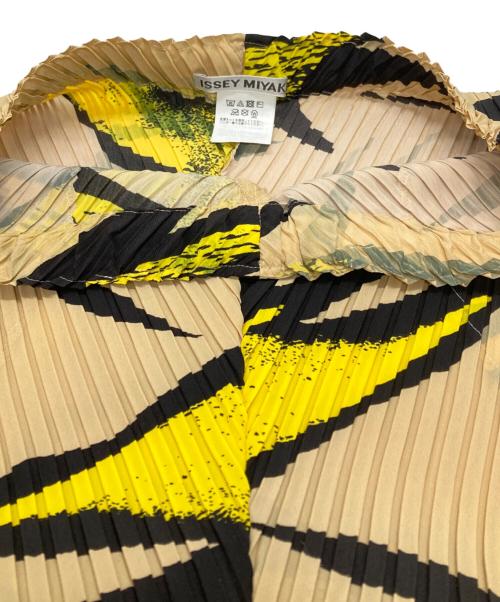 ISSEY MIYAKE（イッセイミヤケ）ISSEY MIYAKE (イッセイミヤケ) プリントカーブプリーツパンツ/Printed Curved Pleated Pants ベージュ サイズ:2の古着・服飾アイテム