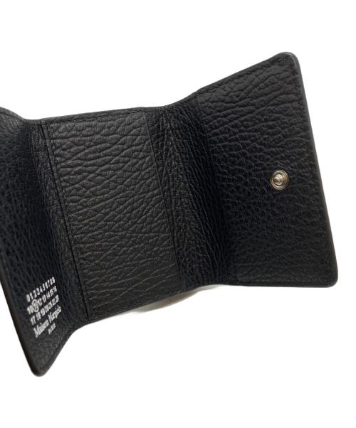 Maison Margiela（メゾンマルジェラ）Maison Margiela (メゾンマルジェラ) 4ステッチ三つ折りウォレット/4-stitch tri-fold wallet ブラックの古着・服飾アイテム