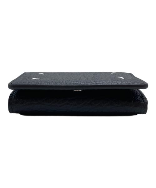 Maison Margiela（メゾンマルジェラ）Maison Margiela (メゾンマルジェラ) 4ステッチ三つ折りウォレット/4-stitch tri-fold wallet ブラックの古着・服飾アイテム