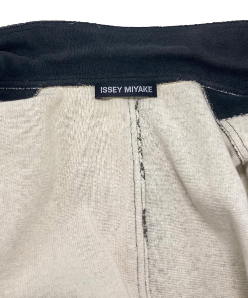 ISSEY MIYAKE（イッセイミヤケ）ISSEY MIYAKE (イッセイミヤケ) 断ち切りデザインコットン3Bジャケット/Raw-edge Cotton 3-Button Blazer / Jacket ブラック サイズ:4の古着・服飾アイテム