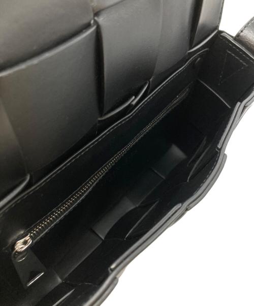 BOTTEGA VENETA（ボッテガベネタ）BOTTEGA VENETA (ボッテガベネタ) Intrecciato Cassette Shoulder Bag/イントレチャートカセットショルダーバッグ ブラックの古着・服飾アイテム