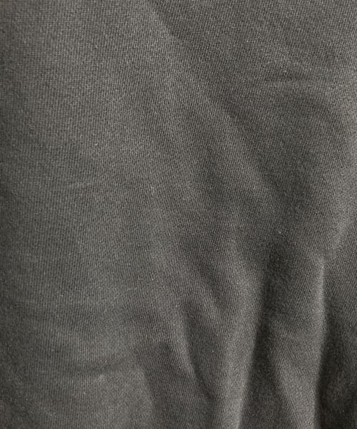 sacai（サカイ）sacai (サカイ) KAWS (カウズ) Flock Print Hoodie/奥行きのあるフロッキープリントが豊かな質感を演出。サイドのジップデザインが独創的なシルエットを生み、装いを格上げします。 ブラック サイズ:2の古着・服飾アイテム