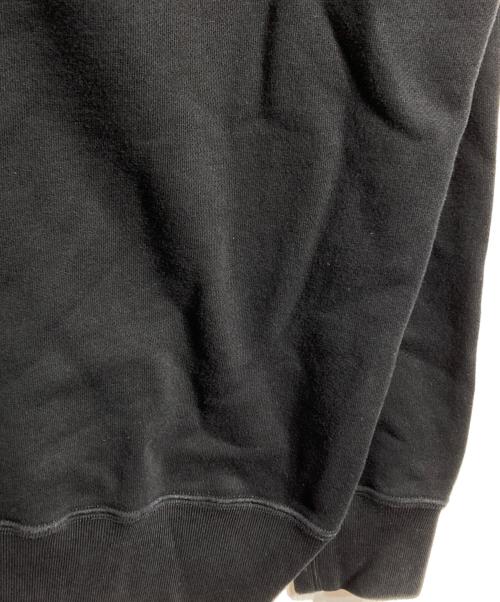 sacai（サカイ）sacai (サカイ) KAWS (カウズ) Flock Print Hoodie/奥行きのあるフロッキープリントが豊かな質感を演出。サイドのジップデザインが独創的なシルエットを生み、装いを格上げします。 ブラック サイズ:2の古着・服飾アイテム