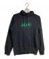 sacai（サカイ）の古着「Flock Print Hoodie/奥行きのあるフロッキープリントが豊かな質感を演出。サイドのジップデザインが独創的なシルエットを生み、装いを格上げします。」｜ブラック