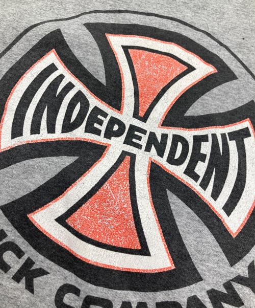 SUPREME（シュプリーム）SUPREME (シュプリーム) INDEPENDENT (インディペンデント) Pocket Tee グレー サイズ:	SIZE Lの古着・服飾アイテム